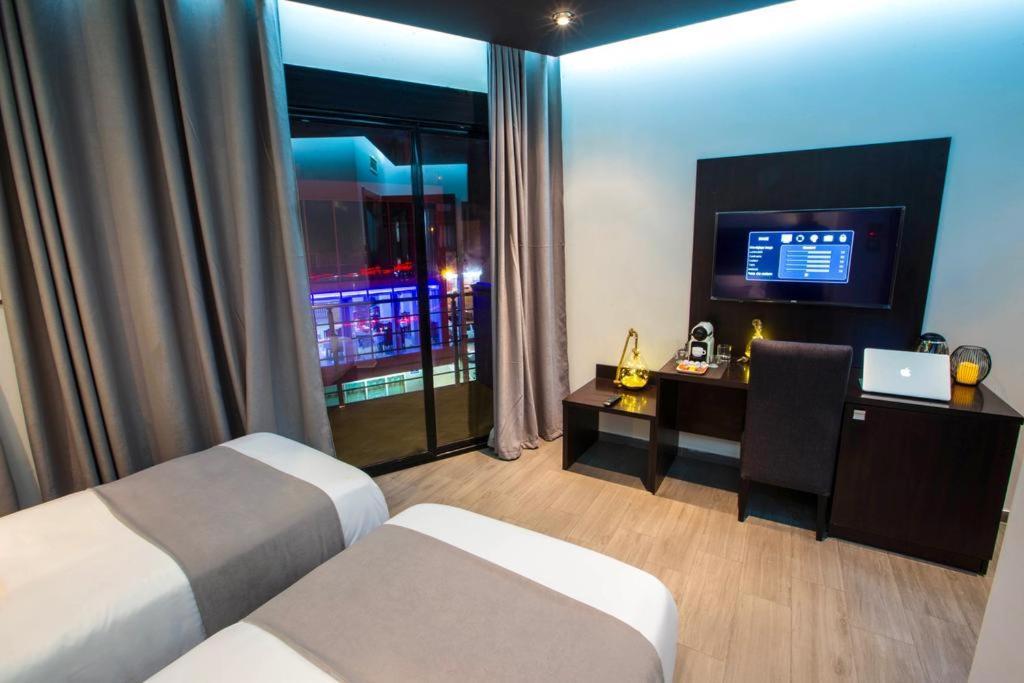 Calypso Hotell Aïn el Turk Exteriör bild